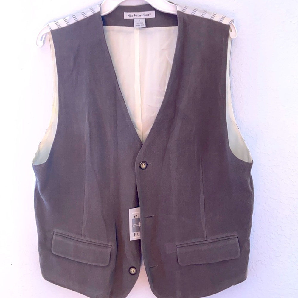 Dress shirt white with gray vests size Medium